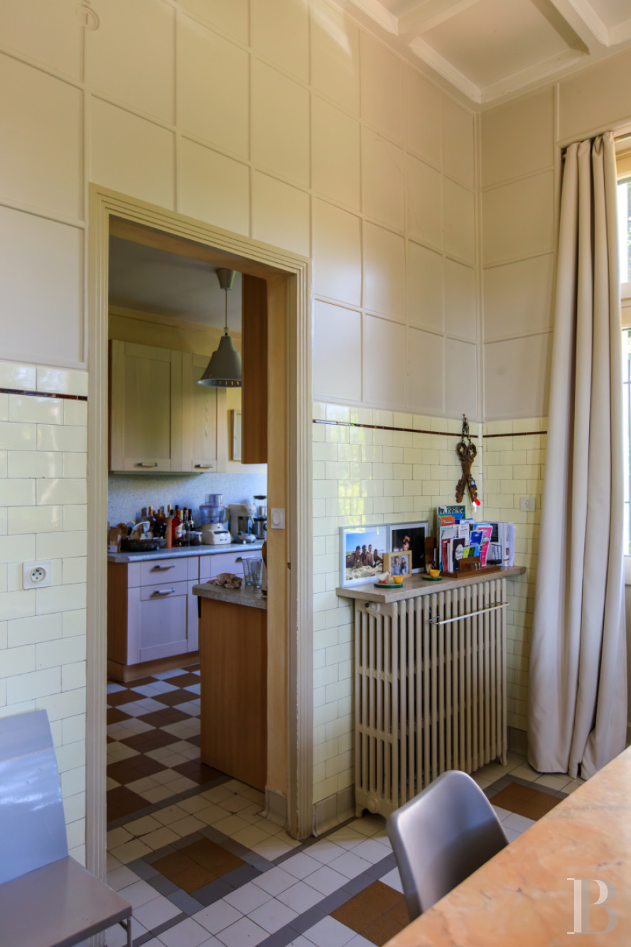 En Saône-et-Loire, à Mâcon, une villa et son jardin entièrement de style Art déco - photo  n°16